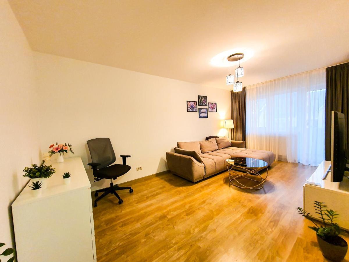 Luxurious Retreat 1Br Apartment With Netflix, Private Parking And Self Check In Popesti-Leordeni Exterior photo